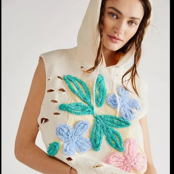 NWT FREE PEOPLE TRICIA FIX CHENILLE FLOWER CUT OFF HOODIE SWEATSHIRT MEDIUM 💚💛 - Picture 4 of 5